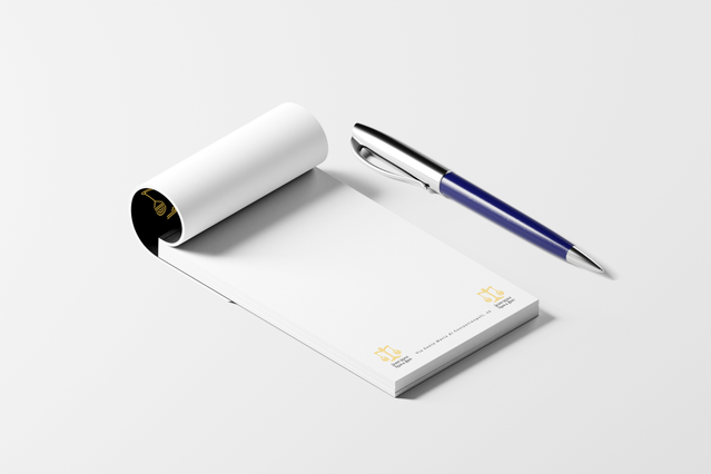 Blocco appunti personalizzato con branding oro. Stampa offset e digitale professionale per regali aziendali di Rotostampa.