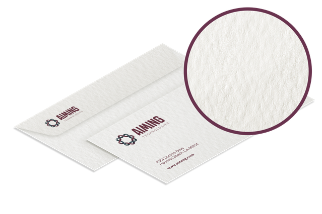 Buste bianche premium con l'elegante design Tintoretto Neve e un branding raffinato in rilievo. Perfette per la corrispondenza professionale, gli inviti e le comunicazioni aziendali. La carta bianca neve texturizzata offre una finitura sofisticata e tattile ideale per fare un'impressione duratura.