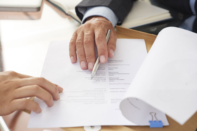 Schede A4 personalizzate stampate da Rotostampa utilizzate per la compilazione di dati e l'organizzazione di informazioni in ufficio. La stampa di schede su misura consente di gestire listini, schede prodotto e cataloghi: disponibili anche come fascicoli non rilegati, con foratura archivio a 2 o 4 fori, in vari formati e grammature per cartelline e raccoglitori.