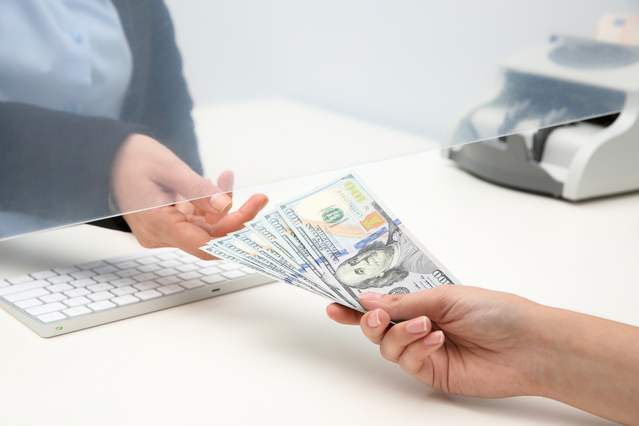 Dove comprare la barriera parafiato da bancone per la tua attività: Hai un’attività e stai spesso a contatto con il pubblico? Scopri come garantire la sicurezza di utenti e personale con la barriera parafiato da bancone.