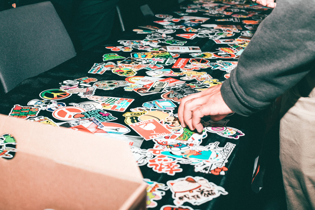 Dove stampare adesivi personalizzati a Roma: Hai un'attività, vuoi promuovere un marchio o un evento? Magari vuoi fortificare il tuo brand con gli stickers? Scopri dove stampare adesivi personalizzati a R…