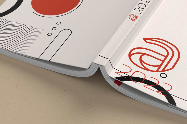 Agenda filo refe con dorso cucito e copertina grafica astratta rosso nero bianco. Premium Sprint24.