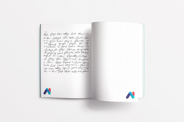 Quaderno brossura aperto pagine righe e quadretti con logo N brandizzato Sprint24.