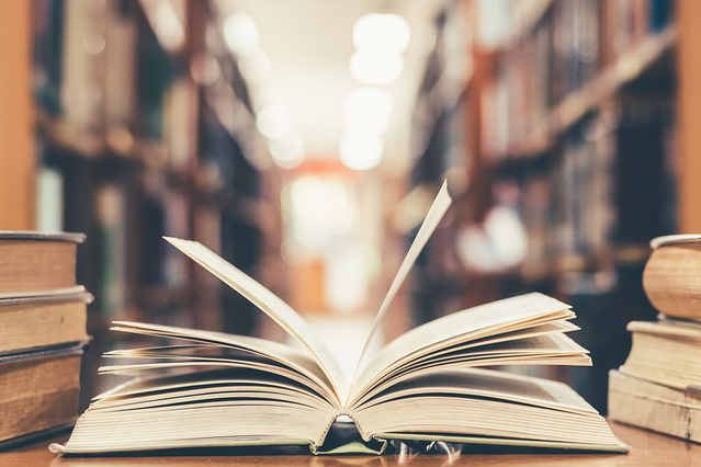 Rilegature libri: guida alla scelta della rilegatura perfetta: Hai terminato di scrivere il libro che tenevi nel cassetto? Se ora manca solo la stampa, scopri tutte le rilegature per libri su Rotostampa.