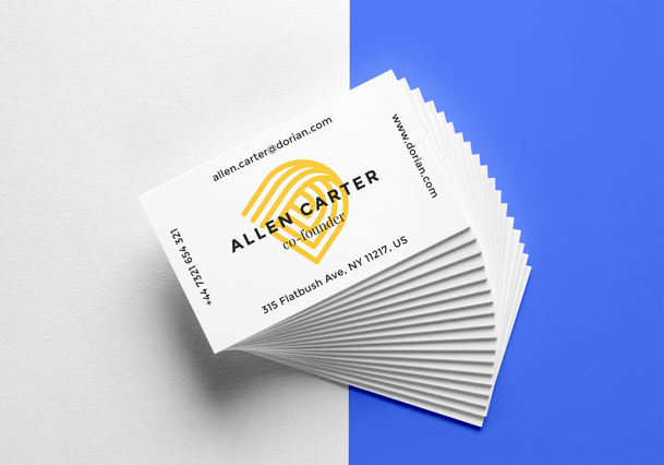 Biglietti minimalisti con logo premium con accento dorato. Stampa lusso extra spessa per professionisti che cercano.