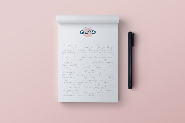 Blocco appunti professionale con marchio personalizzato e pagine rigate stampate, accompagnato da una penna nera. Blocchi appunti stampati di alta qualità ideali per la pianificazione, l'organizzazione degli appunti e l'uso professionale. Ordina blocchi appunti personalizzati online con il servizio di stampa premium di Rotostampa.