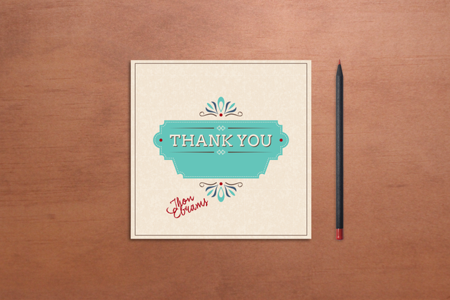 Cartoncino ringraziamento con banner turchese e testo bilingue 'THANK YOU' e 'Grazie'. Stampa personalizzata premium.