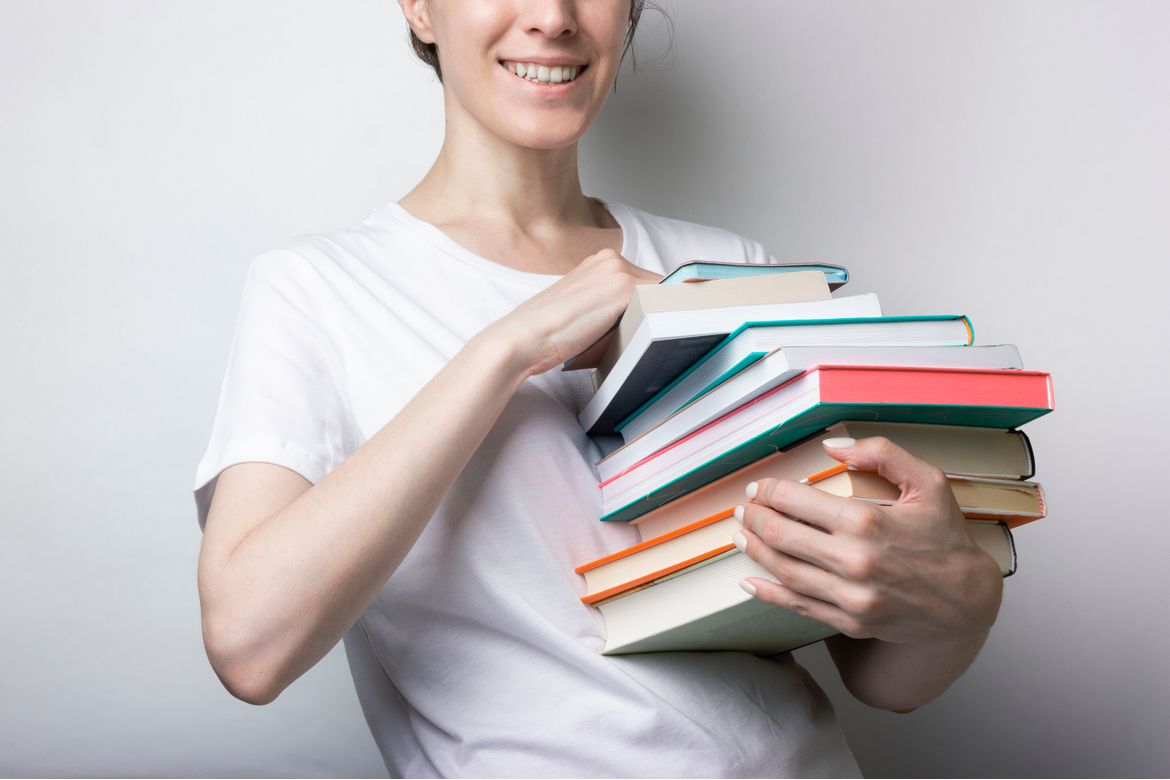 Hai scritto un libro? Ecco qual è la differenza tra brossura e rilegato: Che differenza c’è tra brossura e rilegato e perché conta così tanto per un libro? Ecco come riconoscerle e quando usare l’una o l’altra Hai scritto un libro? Ecco qual è la differenza tra brossura e rilegato: Che differenza c’è tra brossura e rilegato e perché conta così tanto per un libro? Ecco come riconoscerle e quando usare l’una o l’altra