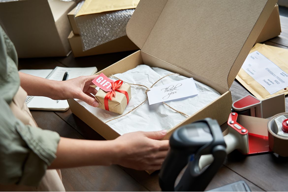 Regali aziendali di Natale: 5 idee per stupire dipendenti e clienti: SOS regali aziendali di Natale? Se sei a corto di fantasia, ecco qualche idea utile ed originale per stupire i tuoi dipendenti e i tuoi clienti Regali aziendali di Natale: 5 idee per stupire dipendenti e clienti: SOS regali aziendali di Natale? Se sei a corto di fantasia, ecco qualche idea utile ed originale per stupire i tuoi dipendenti e i tuoi clienti