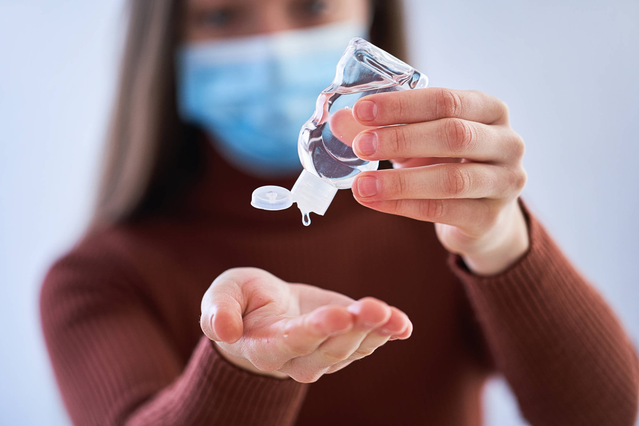 igienizzante mani: * Igienizzante a base alcolica 70%
* Non secca le mani
* Viricida igienizzante mani: * Igienizzante a base alcolica 70%
* Non secca le mani
* Viricida