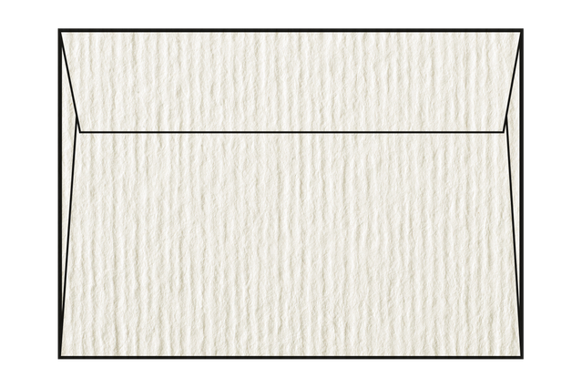 Acquerello Avorio, no strip, taglio quadro: 16,20x22,90 cm: Carta naturale di pura cellulosa certificata FSC. Superficie: goffrata con righe parallele. Produttore: Fedrigoni